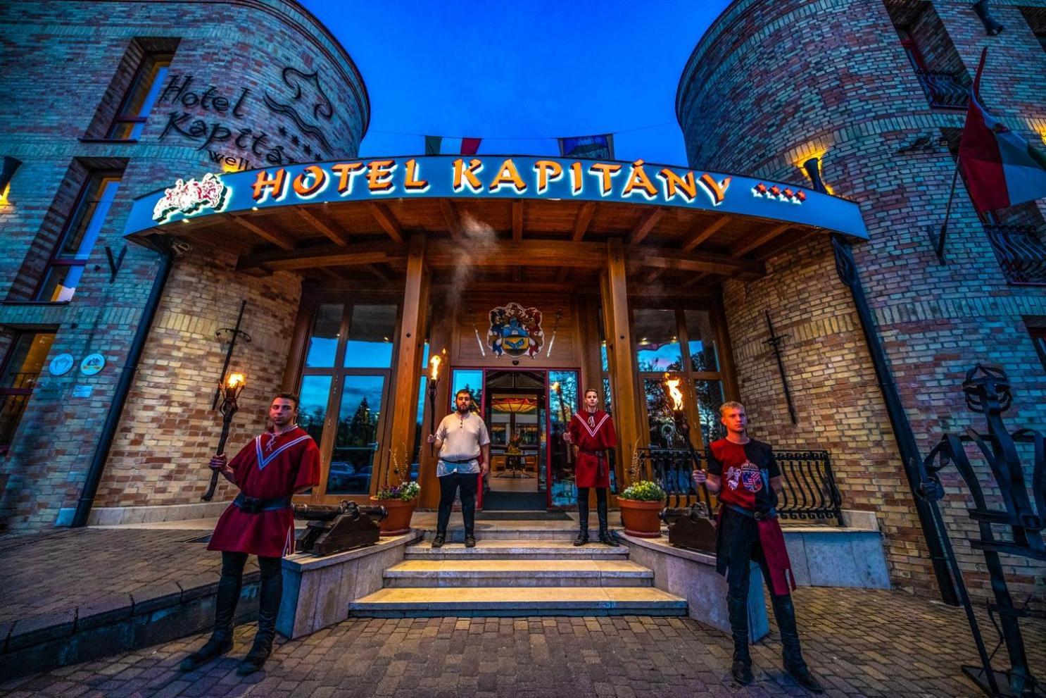 Hotel Kapitany Wellness ชือเมก ภายนอก รูปภาพ